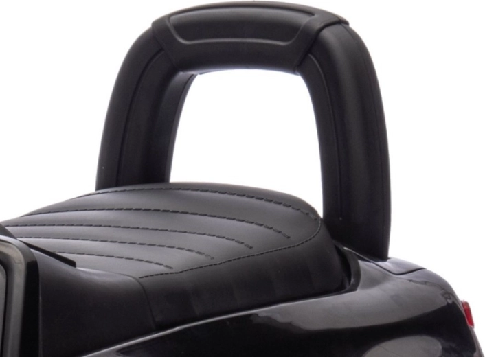 Pohodlné sedlo s opěrkou a praktickým úložným prostorem