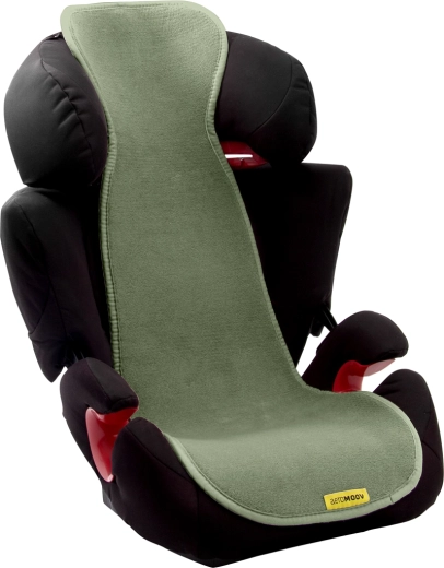Sedí do autosedaček 15–36 kg a nebrání pásům