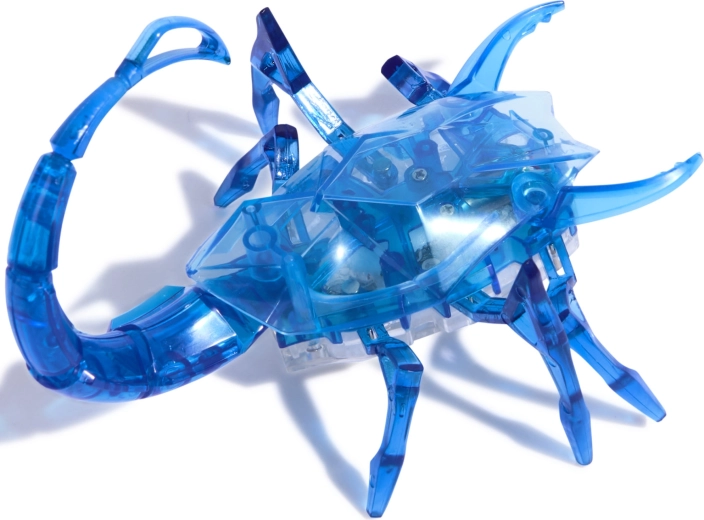 Průhledný design a kloubové nohy