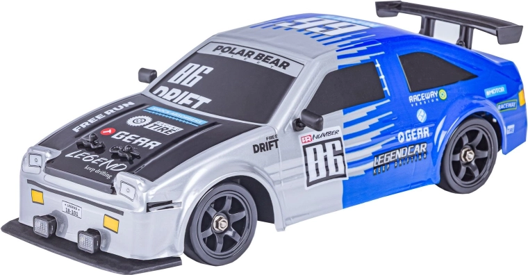 Efektní drift díky 4WD a hladkým kolům
