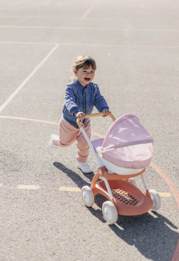 Stabilní kovový rám a tichá kola