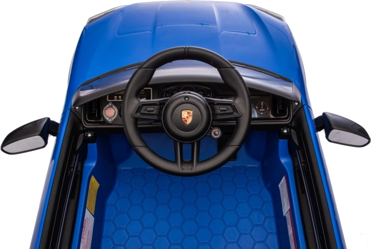 Styl PORSCHE s bohatým audio panelem