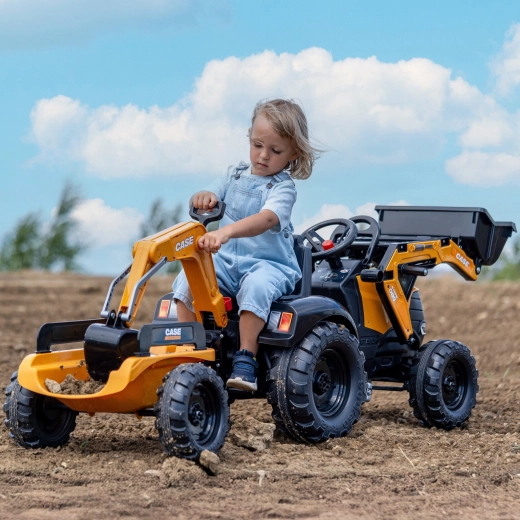 Funkční přední nakladač a zadní bagr