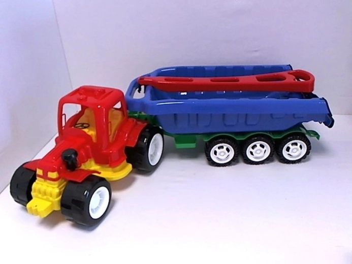 Traktor s přívěsem a vodicí rukojetí