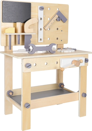 Realistický svěrák a pracovní plocha