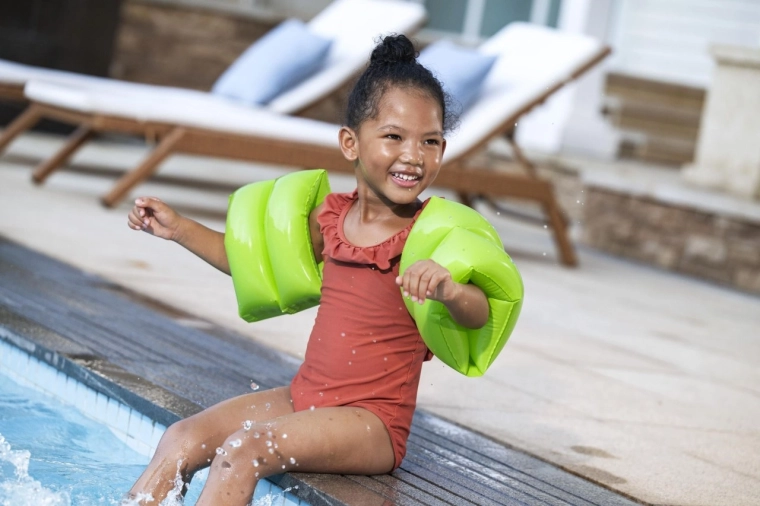 Vysoká viditelnost u bazénu i v moři