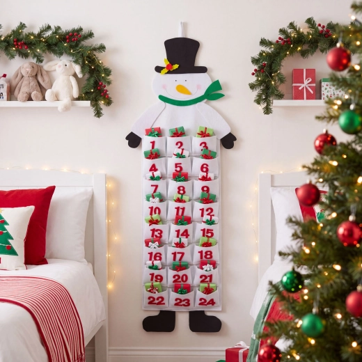 Závěsný filcový adventní kalendář sněhulák