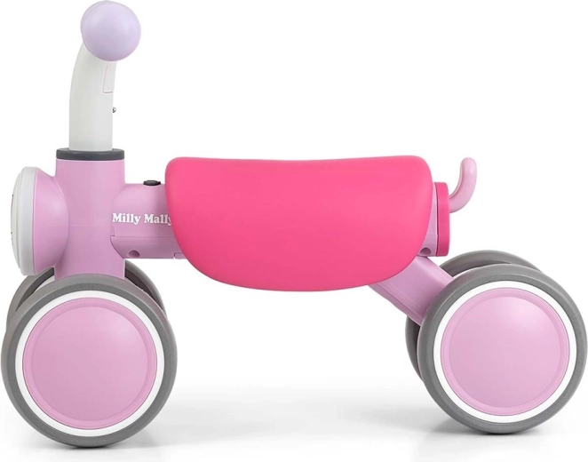 Stabilní čtyřkolový design pro první krůčky v jízdě