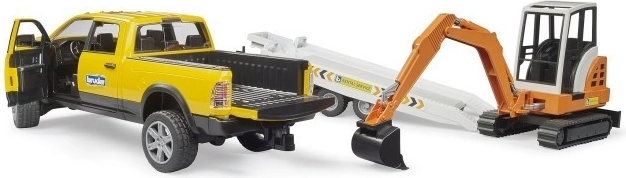 Terénní pick-up RAM s otevíracími dveřmi