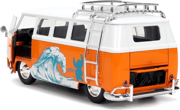 Otevírací dveře a realistický interiér