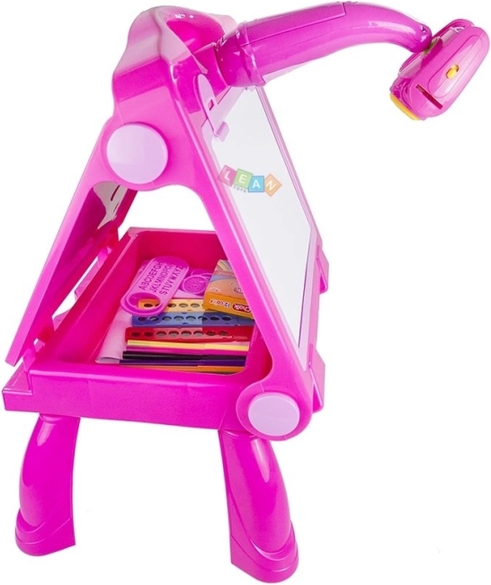 Růžová tabule s projektorem pro kreslení a malování