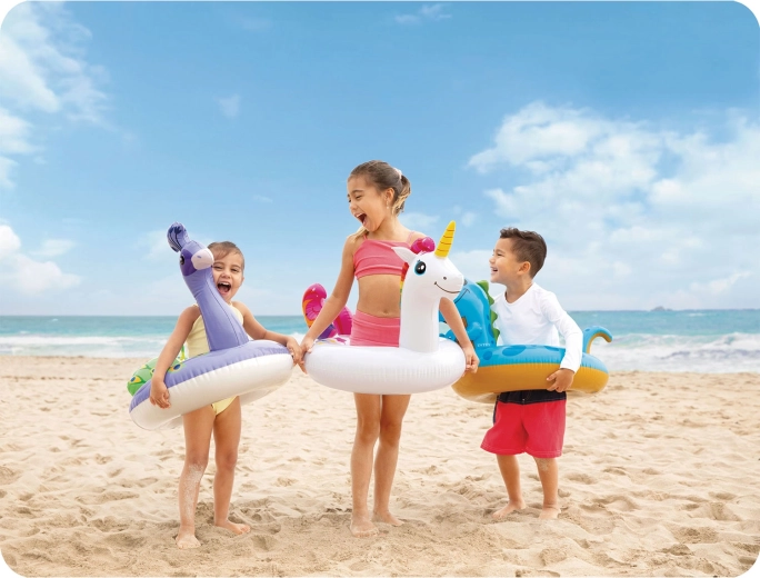 Zábava u bazénu i u moře