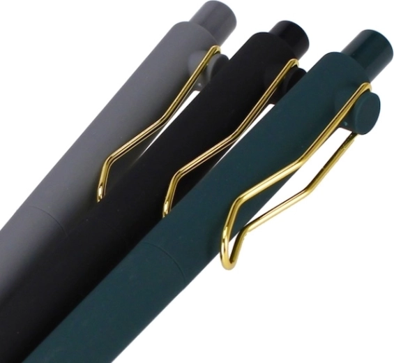 Elegantní design se sponou