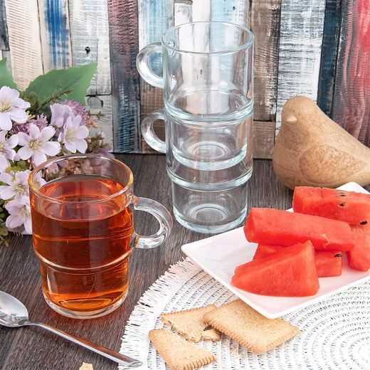 Stohovatelný design šetří místo