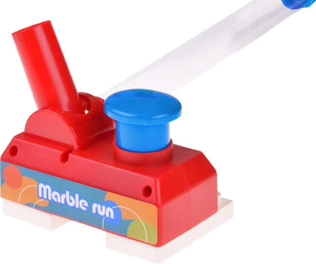 Akční start s manuálním vystřelovačem