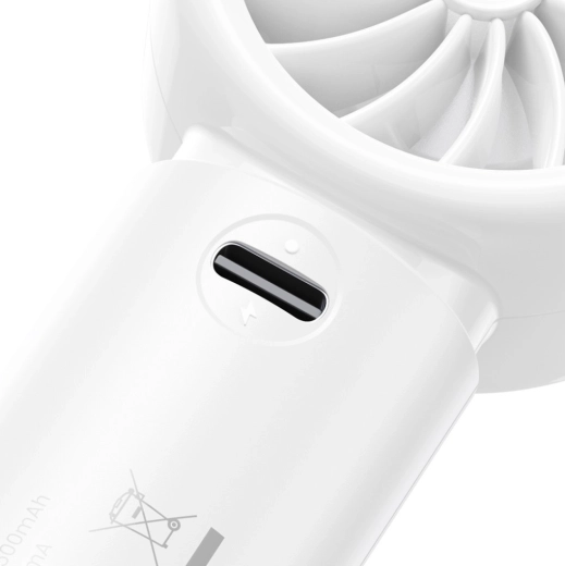 Dobíjení a LED indikace baterie
