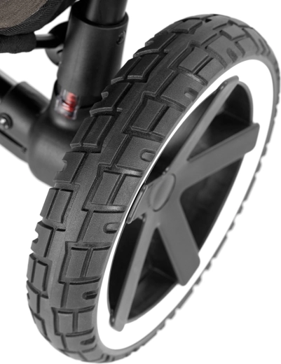 Lehký podvozek, velká kola a plné odpružení