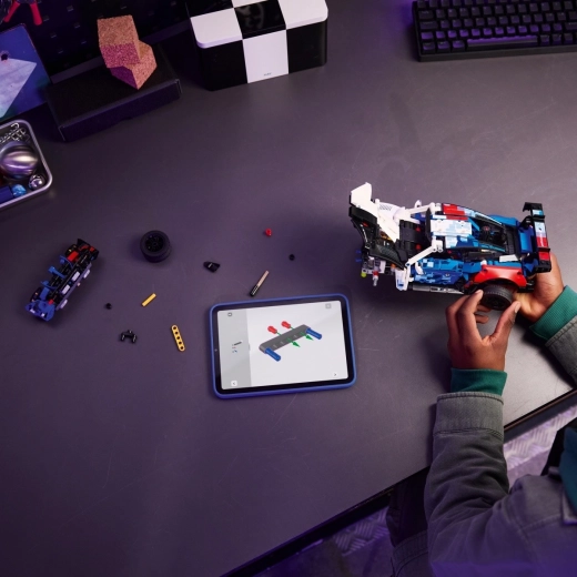 Stavba s podporou aplikace a digitální závodění