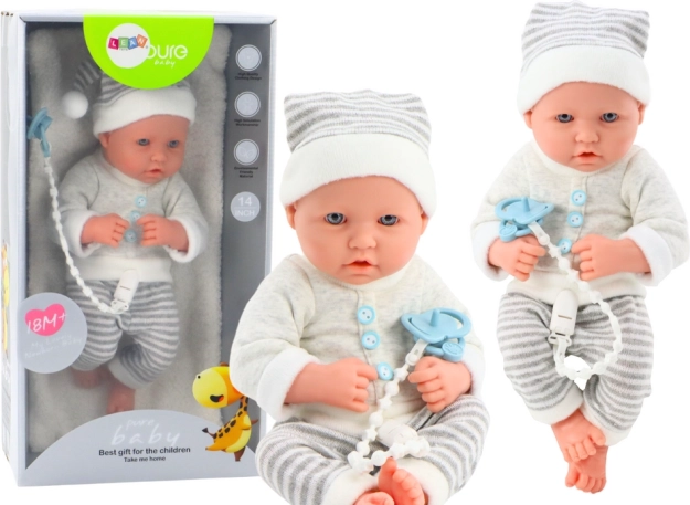 Lifelike baby doll v bílo-šedém oblečku s čepičkou a dudlíkem