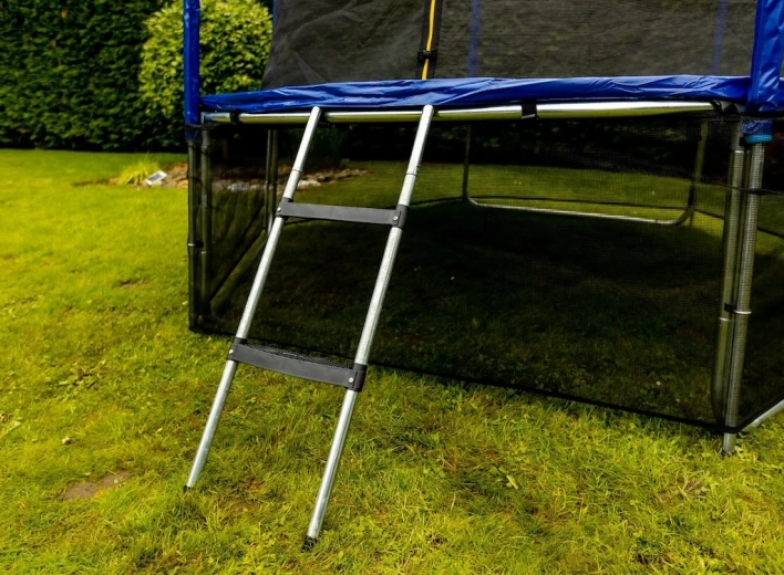 Pohodlný vstup díky schůdkům