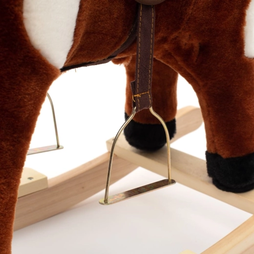 Pohodlné sedlo a kovové třmeny