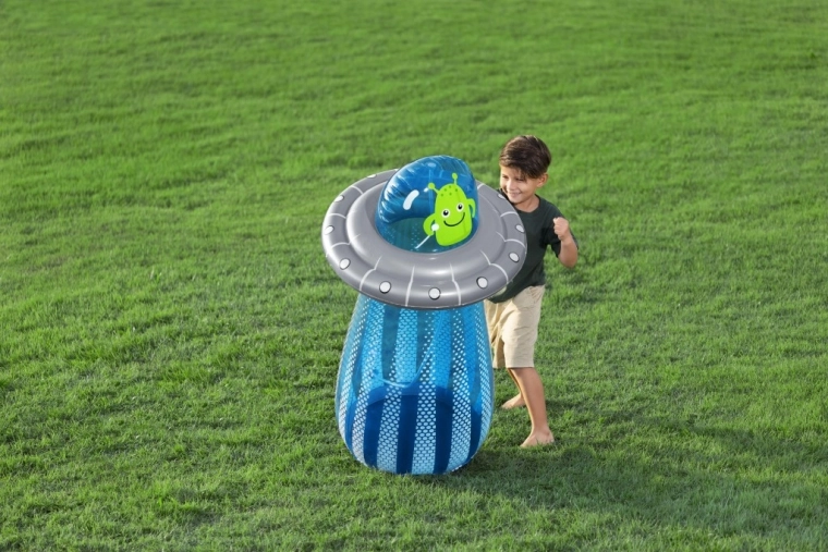 Boxovací figurka, která se vrací