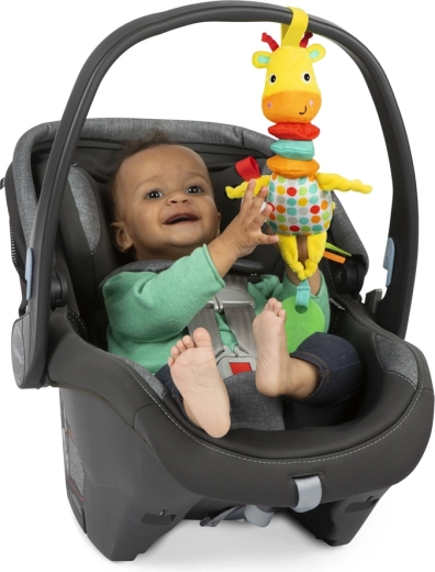 Praktické uchycení na kočárek i autosedačku