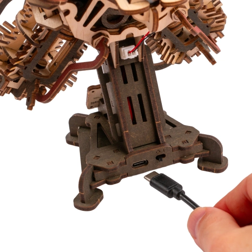 Napájení přes USB‑C a ovládání v podstavci