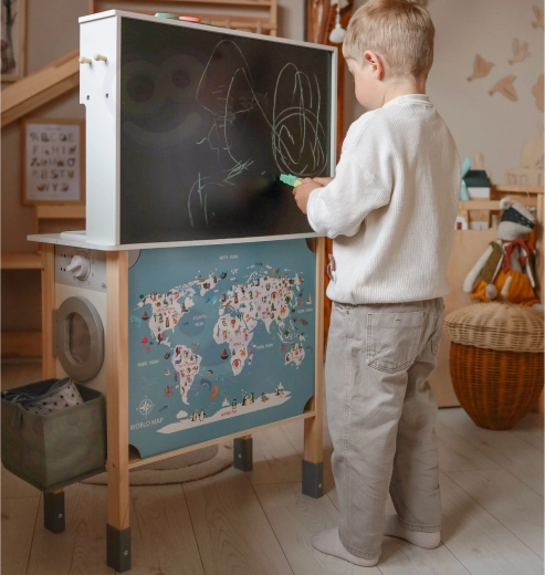 Tabule a mapa světa na zadní straně