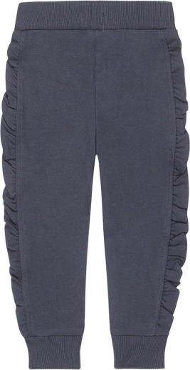 Nařasené boční detaily pro trendy vzhled