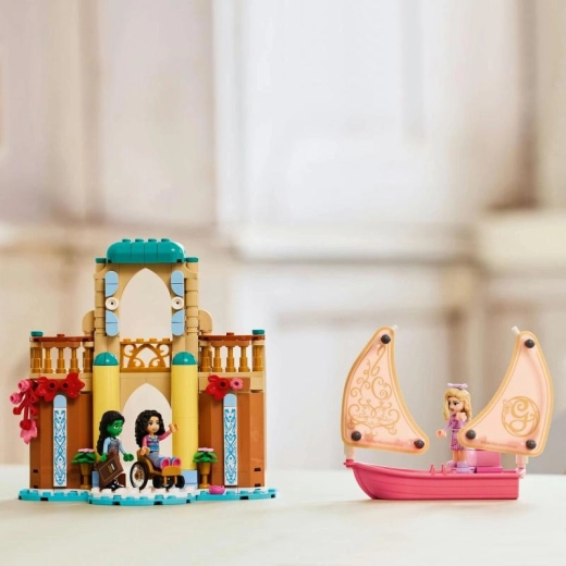 Dvoupatrová univerzita Shiz plná detailů