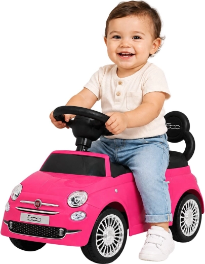 Úložný prostor pod sedadlem a licencovaný design Fiat 500
