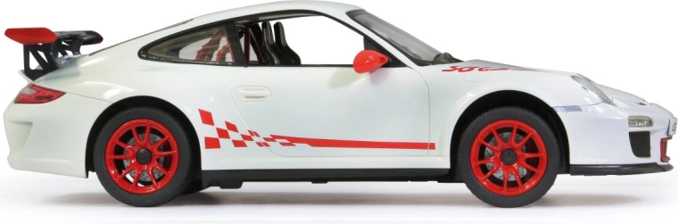 Sportovní detaily a stabilní jízda