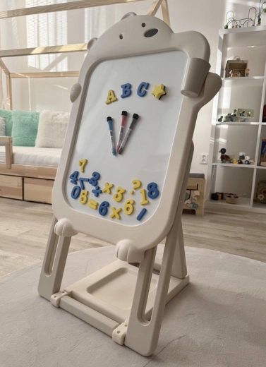 Magnetická plocha pro kreslení a učení