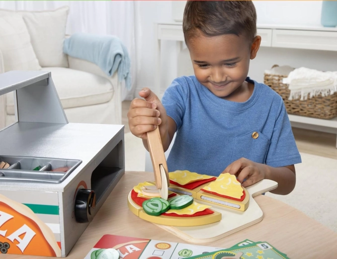 Skládejte vlastní pizzu z ingrediencí na suchý zip