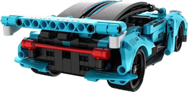 Realistické detaily a technic styl