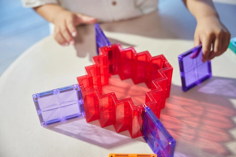Pevné magnetické spojení a stabilní 3D tvary