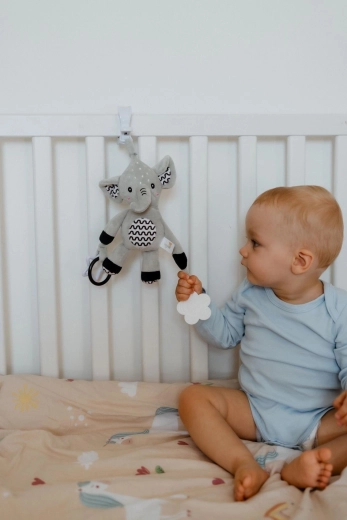 Jemné chrastítko a šustící ouška