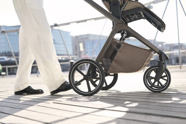 Hladká jízda díky velkým kolům a odpružení