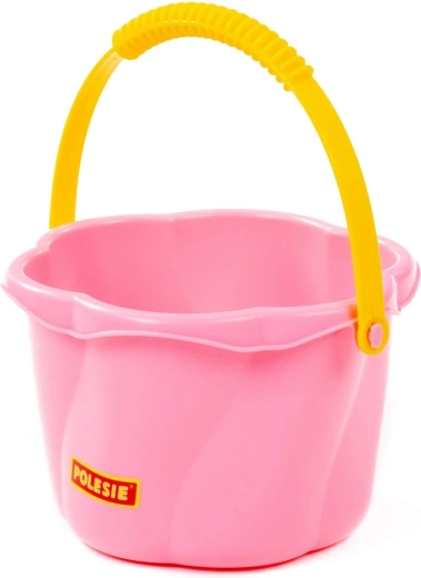 Odolný plast vhodný pro venkovní hraní
