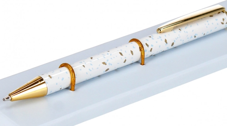 Elegantní design se zlatými detaily