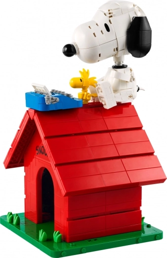 Polohovatelný Snoopy a více scén na vystavení