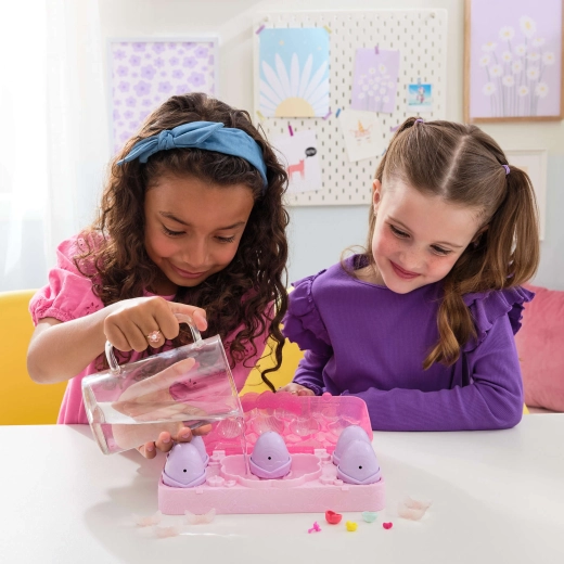 Vodní hra a odhalování překvapení