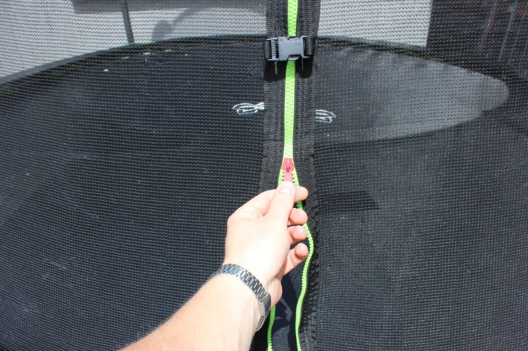 Vysoká ochranná síť pro bezpečné skákání