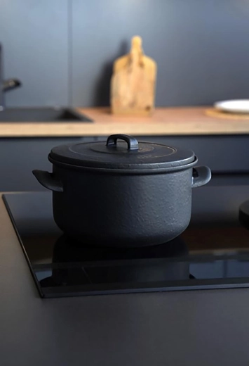 Kompatibilní s indukcí i všemi sporáky