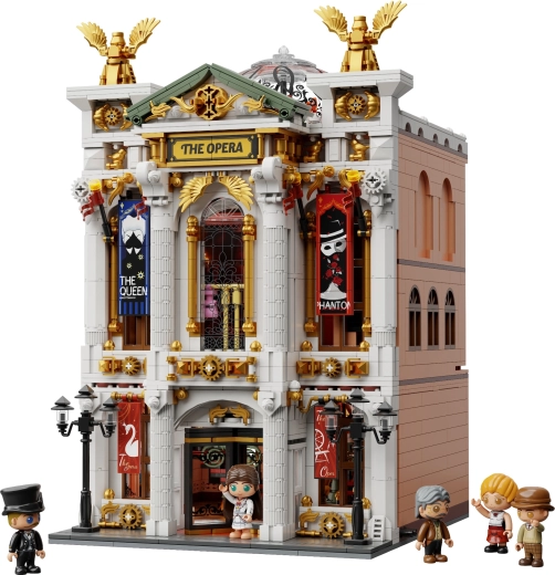 Okázalá fasáda opery s bohatými detaily