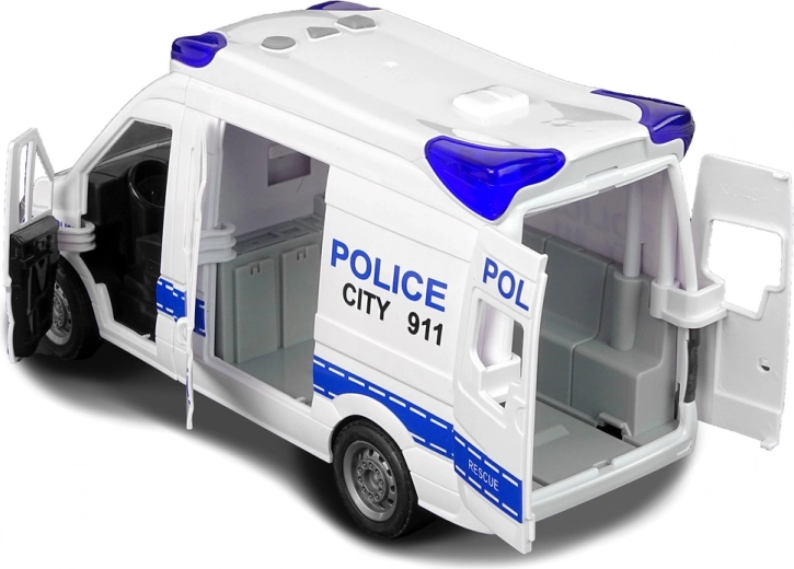 Otevírací dveře a detailní interiér