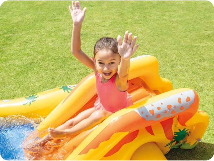 Měkká skluzavka do mělkého bazénku