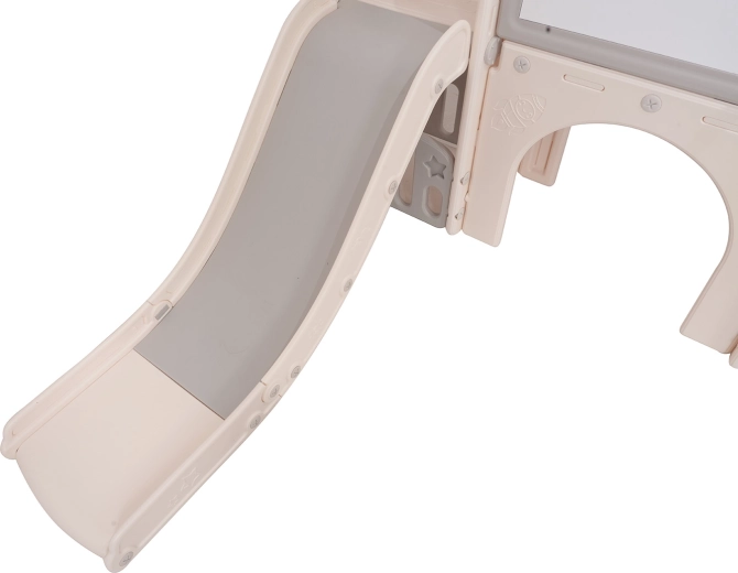 Dlouhá a bezpečná skluzavka