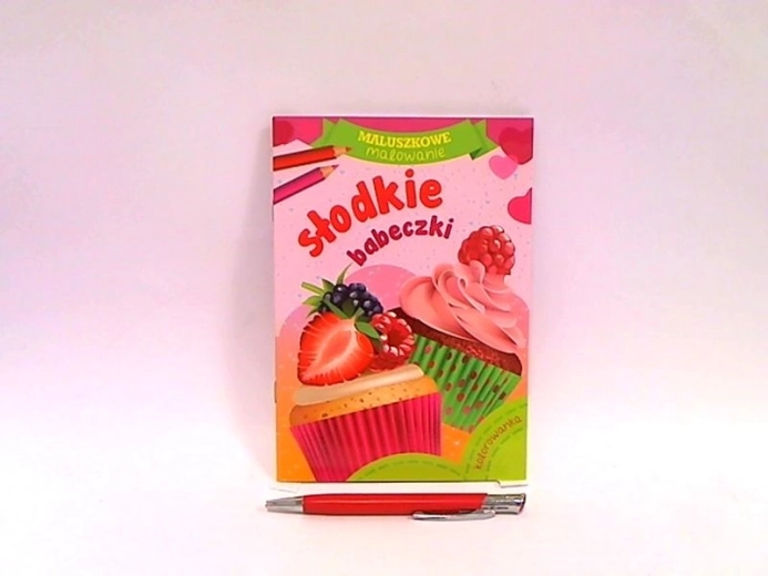 Omalovánky se sladkými košíčky s pastelkami